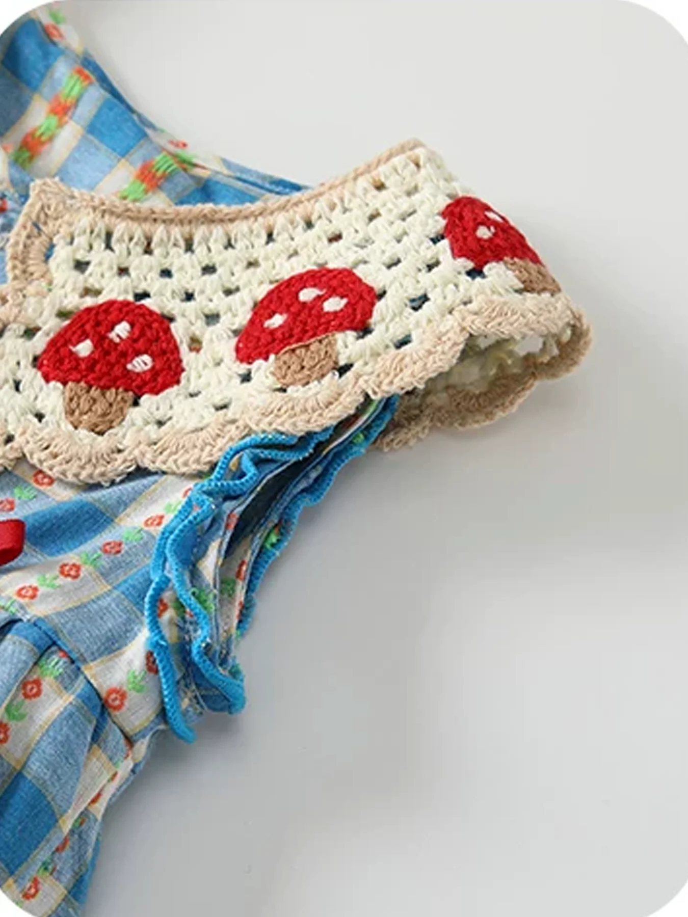 Crocheted Blue-and-White Checkered Sleeveless Rompers with Mushroom Collar and Bow for Baby Girls—Spring/Summer Style