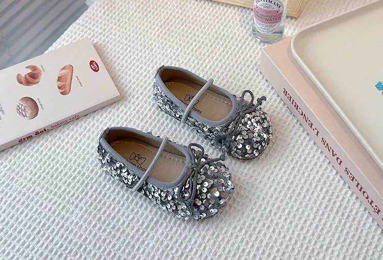 Girls' Shoes 2025 Spring New Fashion Little Girl Sequin Princess Shoes Soft Sole Girls' Shallow Mouth Single Shoes Breathable