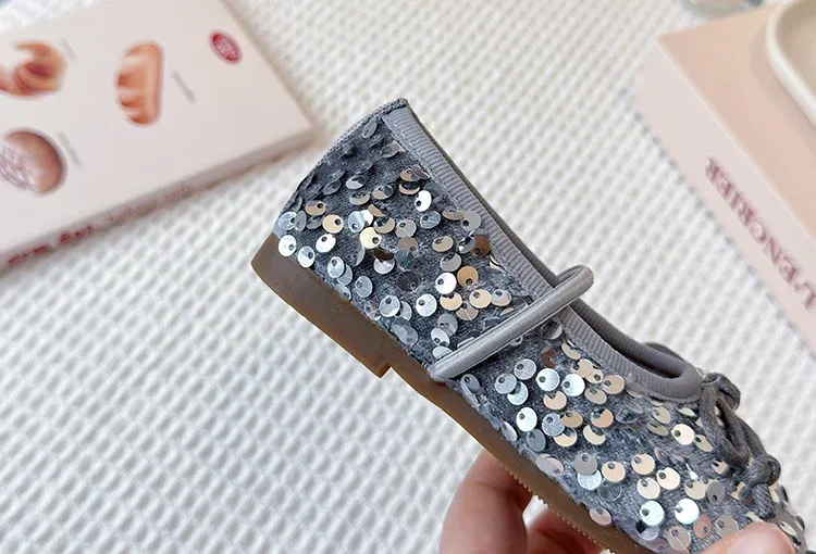 Girls' Shoes 2025 Spring New Fashion Little Girl Sequin Princess Shoes Soft Sole Girls' Shallow Mouth Single Shoes Breathable