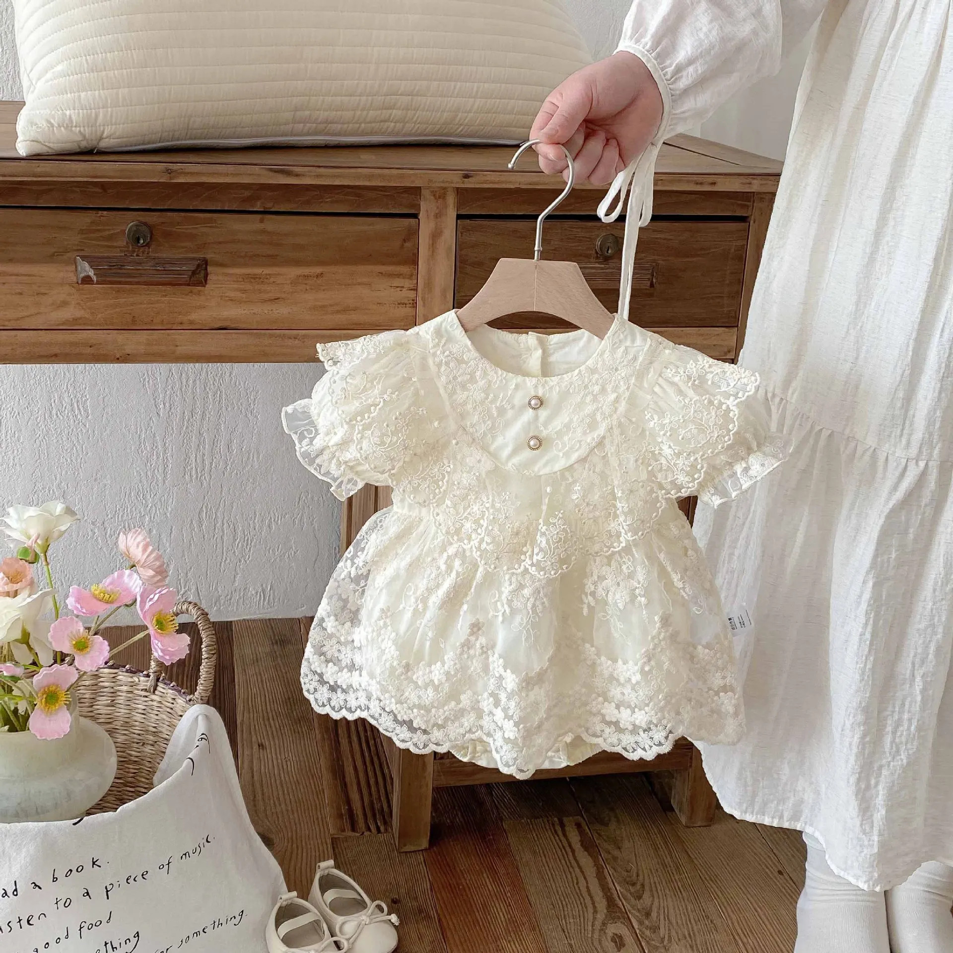 2026 Baby Girl Princess Dress 0-24M Vintage Lace Embroidered Ruffled Collar Romper Dress with Snap Closure Formal Party Dress