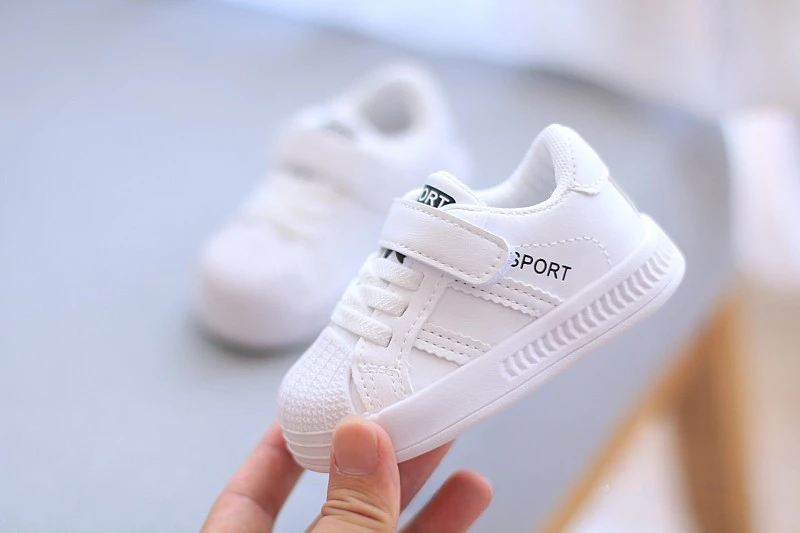 2026 autumn and winter new baby casual sports shoes for boys and girls outdoor breathable non slip comfortable walking shoes