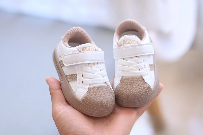 2026 autumn and winter new baby casual sports shoes for boys and girls outdoor breathable non slip comfortable walking shoes