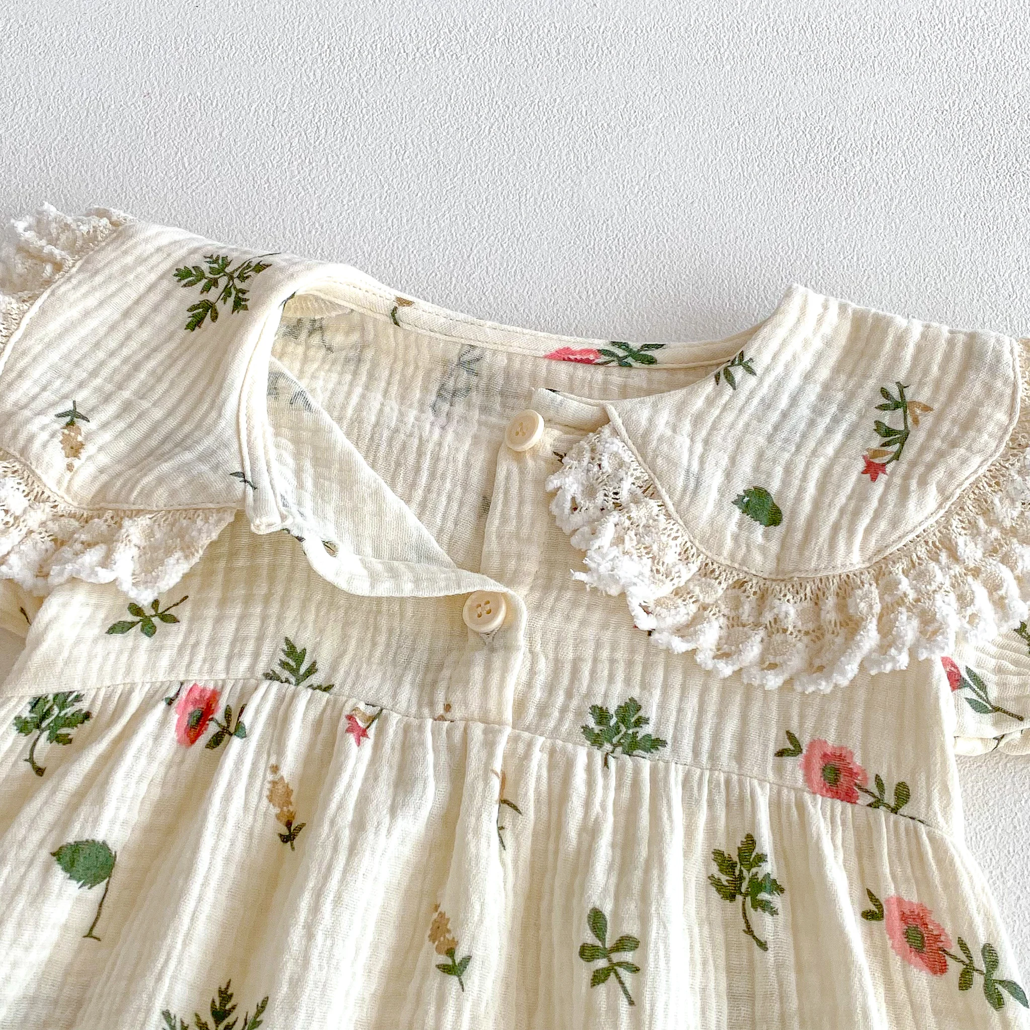 Summer 2026 New Style Baby Girls' Fashionable Crawling Suits, Short Sleeve, with Flower Prints and Flap Collar for Toddlers