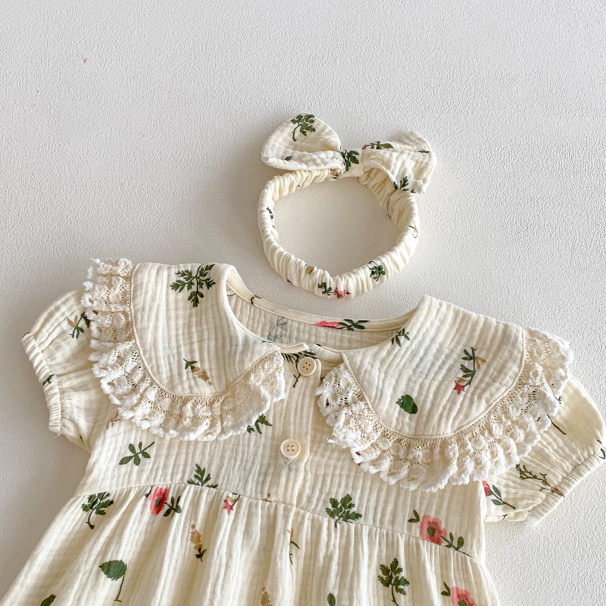 Summer 2026 New Style Baby Girls' Fashionable Crawling Suits, Short Sleeve, with Flower Prints and Flap Collar for Toddlers