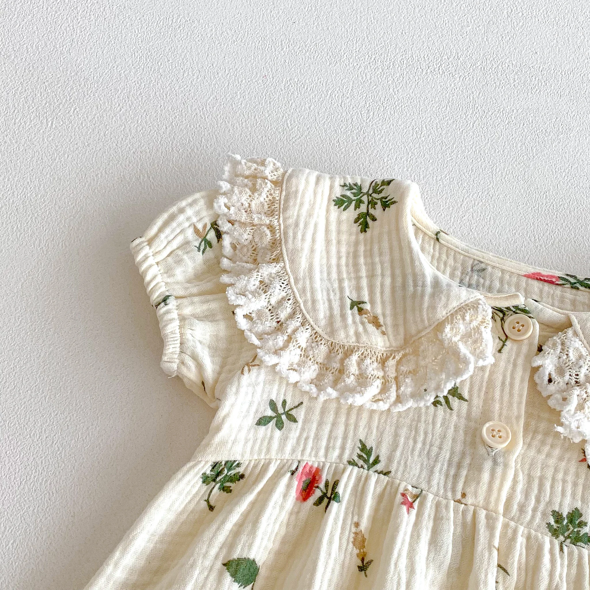 Summer 2026 New Style Baby Girls' Fashionable Crawling Suits, Short Sleeve, with Flower Prints and Flap Collar for Toddlers