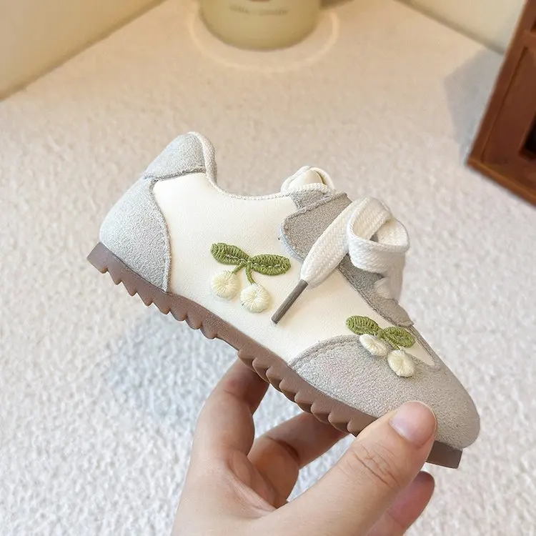 2026 New Girls Fashion Flower Design Casual Shoes Kids Non Slip Comfortable Student Sneakers Outdoor Breathable Sports Shoes