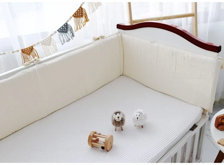 One-piece Waffle Gauze Cotton Washable Baby Crib Bumper Set for Newborns To Prevent Bumps and Falls