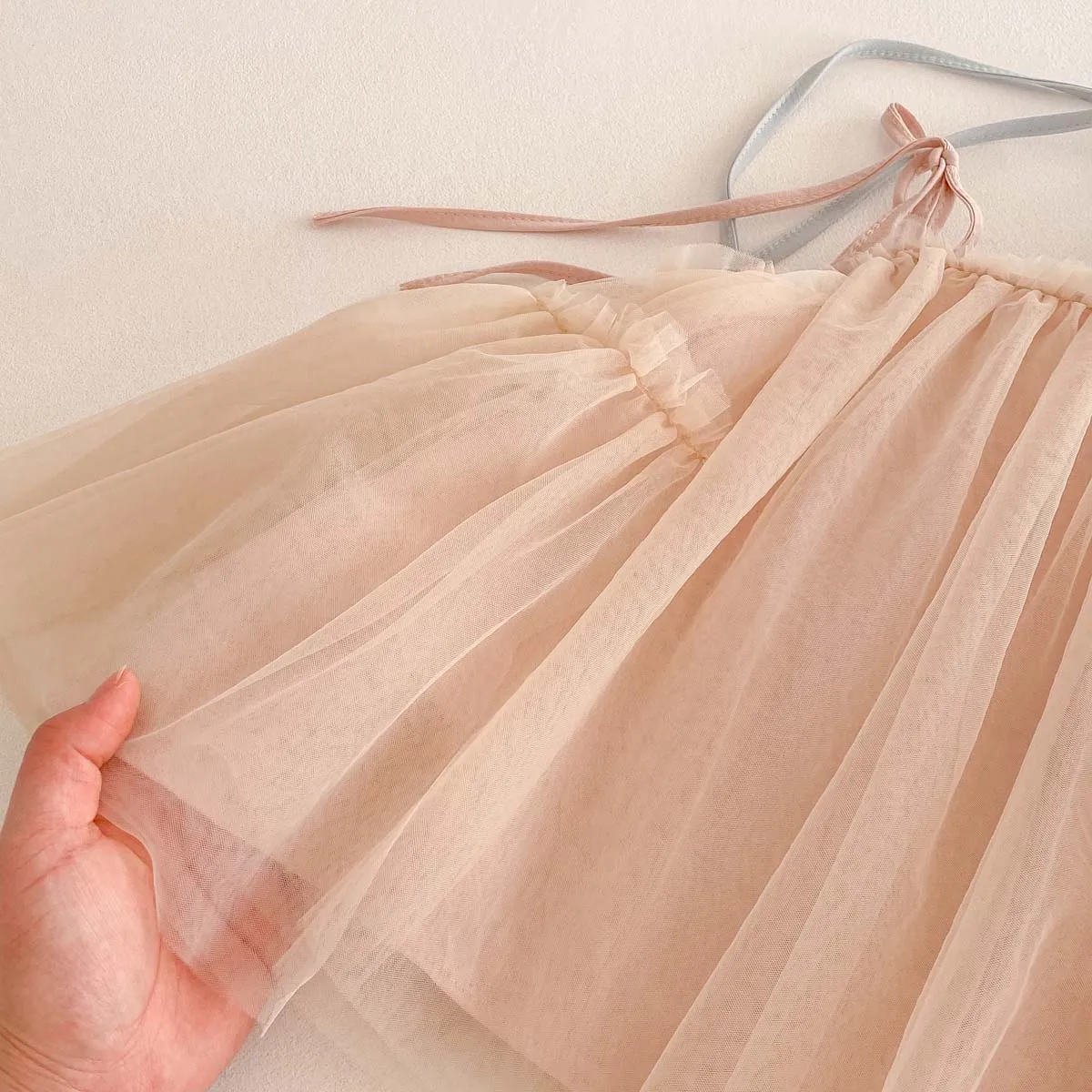 Girls ins strap dress, summer new Korean girls sweet princess dress mesh strap dress, suitable for going out