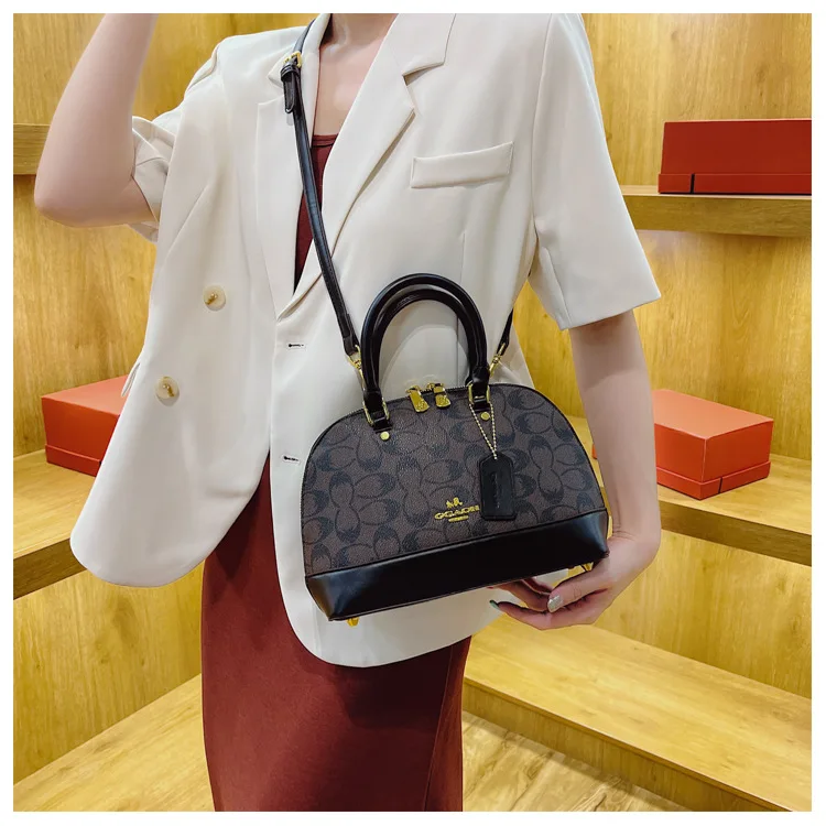 2026 Fashion Retro Shoulder Bag, Classic and Versatile Shell Bag Style, Suitable for Women's Everyday Wear, Single Shoulder Prin