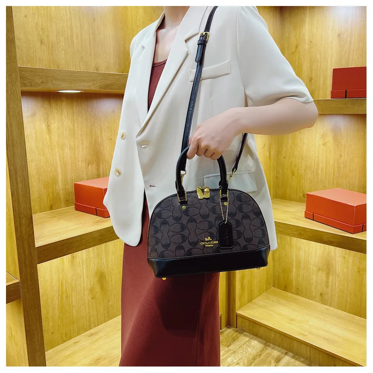 2026 Fashion Retro Shoulder Bag, Classic and Versatile Shell Bag Style, Suitable for Women's Everyday Wear, Single Shoulder Prin