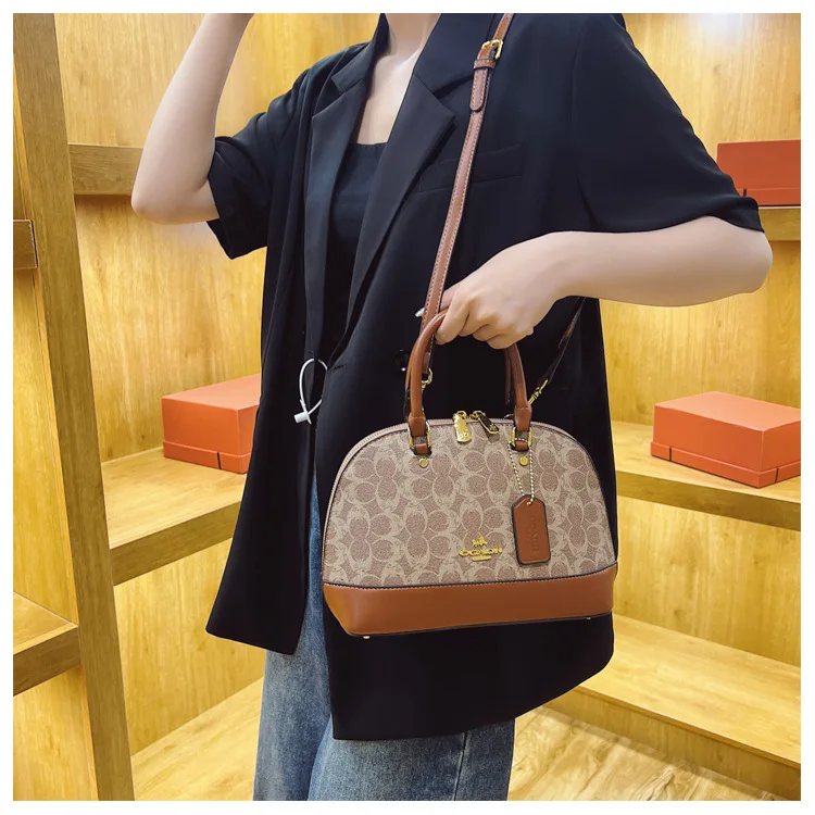 2026 Fashion Retro Shoulder Bag, Classic and Versatile Shell Bag Style, Suitable for Women's Everyday Wear, Single Shoulder Prin