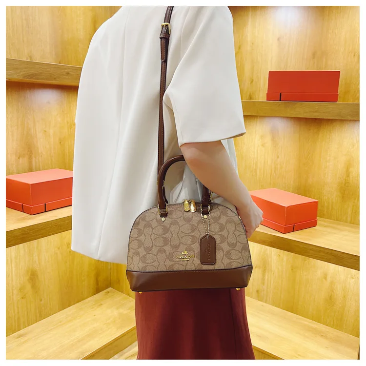 2026 Fashion Retro Shoulder Bag, Classic and Versatile Shell Bag Style, Suitable for Women's Everyday Wear, Single Shoulder Prin