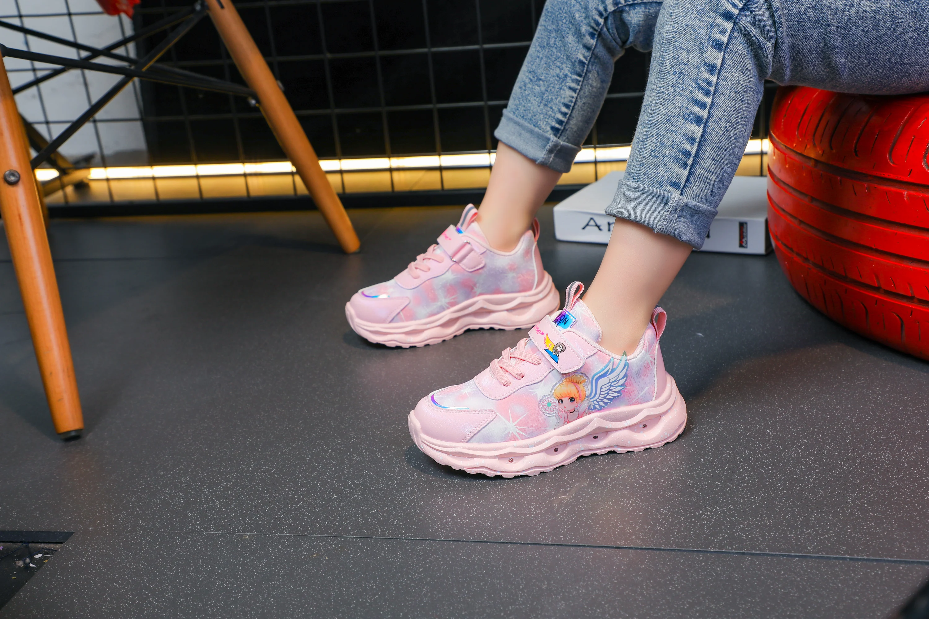 Girls' Cute and Fashionable Cartoon Princess Casual Shoes Led Wings Comfortable Sneakers