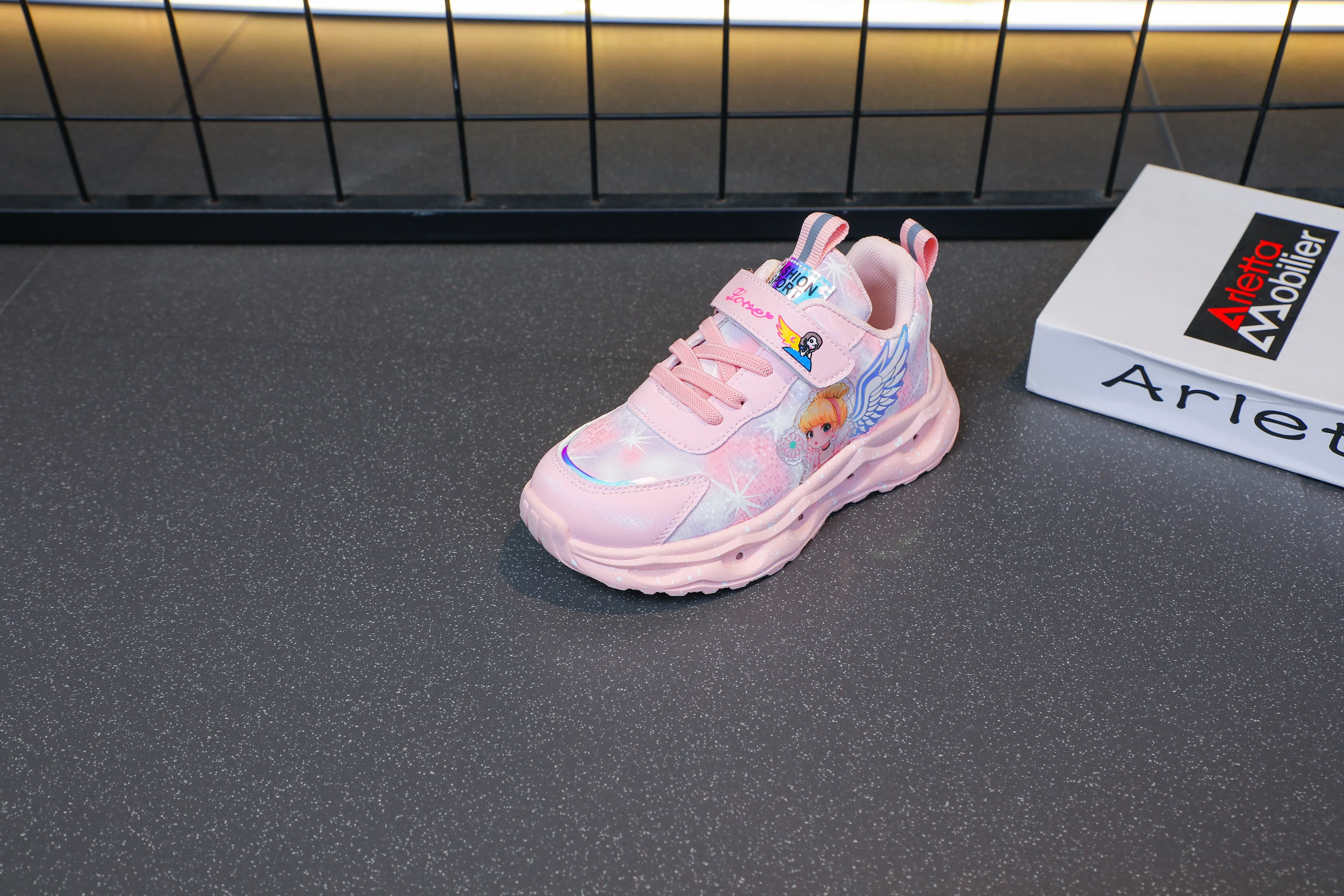 Girls' Cute and Fashionable Cartoon Princess Casual Shoes Led Wings Comfortable Sneakers
