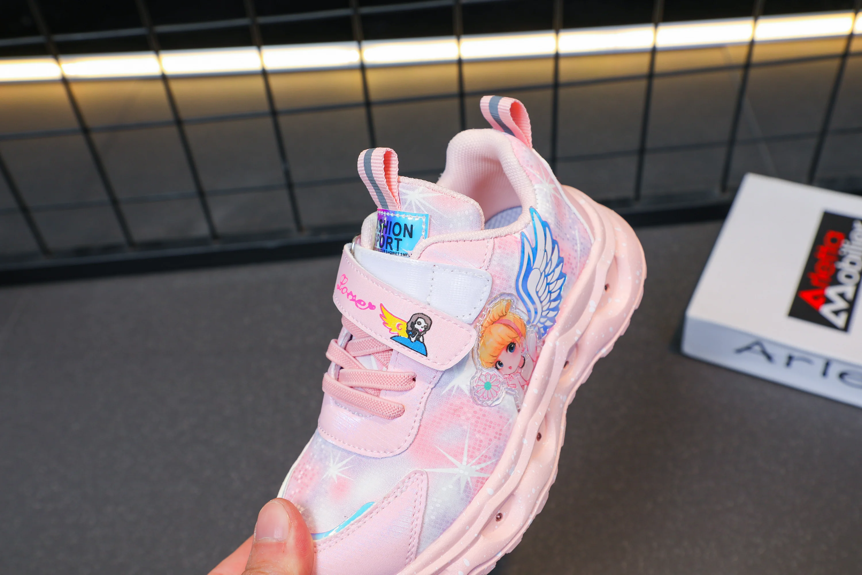 Girls' Cute and Fashionable Cartoon Princess Casual Shoes Led Wings Comfortable Sneakers