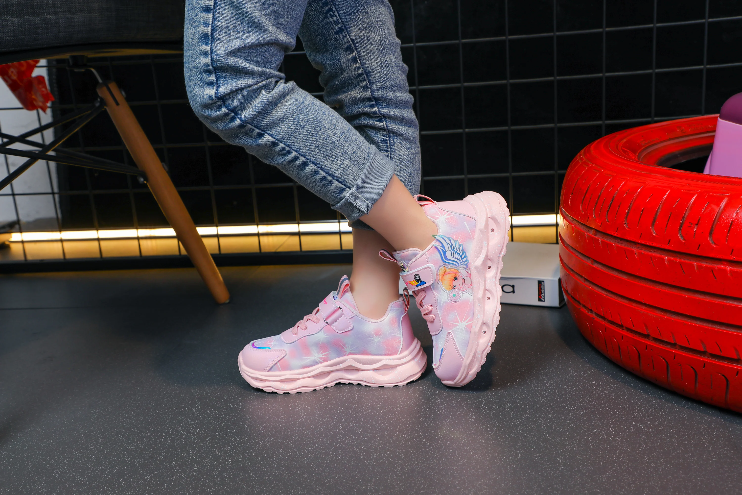 Girls' Cute and Fashionable Cartoon Princess Casual Shoes Led Wings Comfortable Sneakers