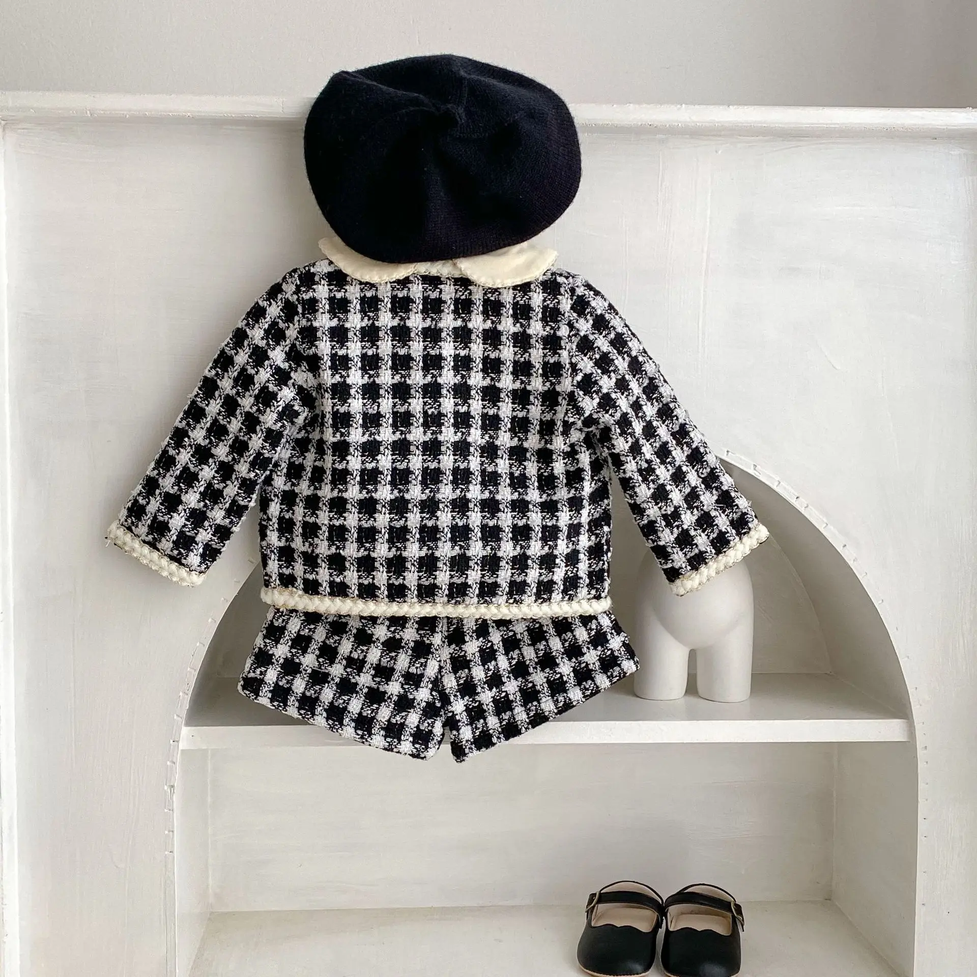 Spring and Autumn Two-Piece New Baby Girl Black Checkered Long-Sleeved Shirt with Open Top Jacket and Shorts