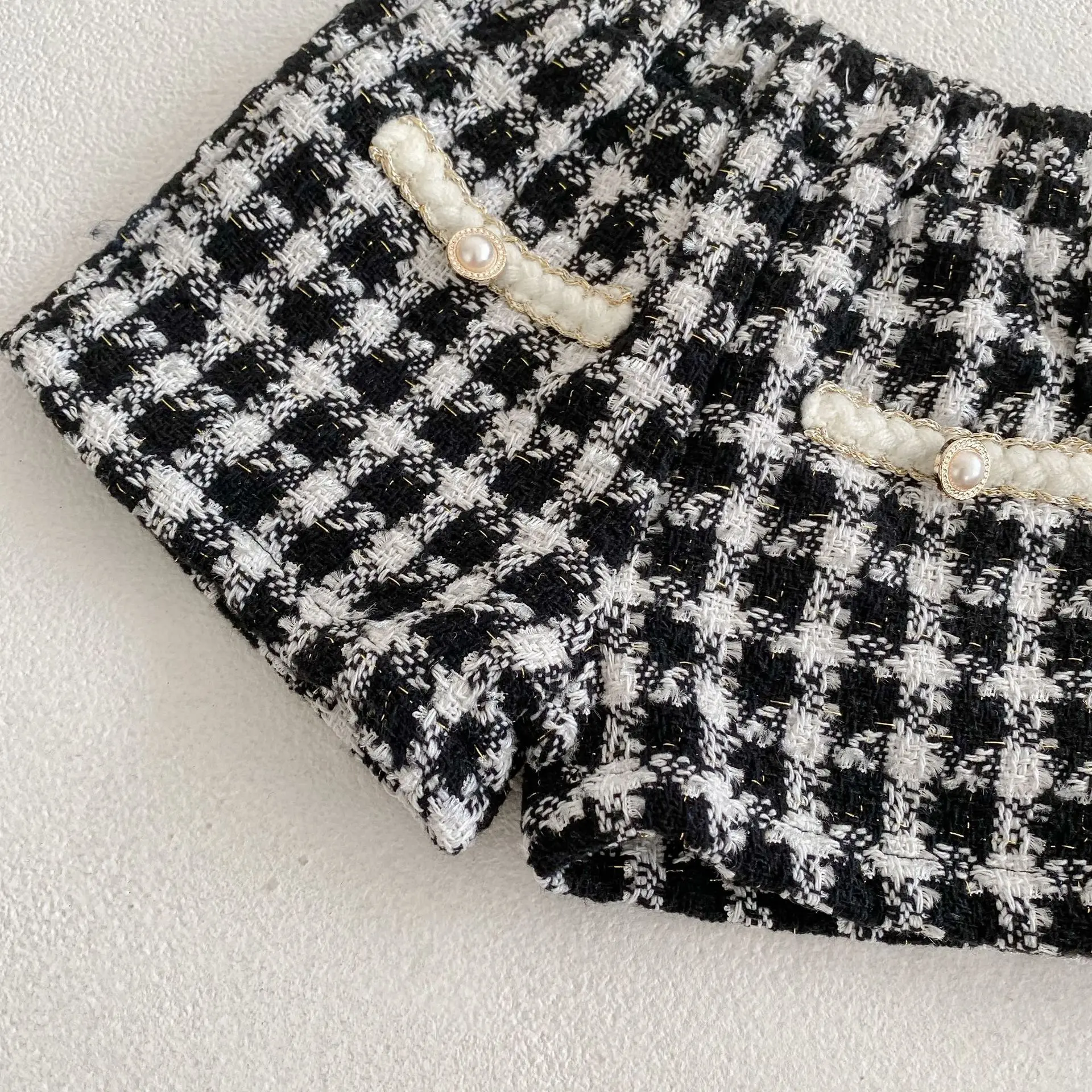 Spring and Autumn Two-Piece New Baby Girl Black Checkered Long-Sleeved Shirt with Open Top Jacket and Shorts