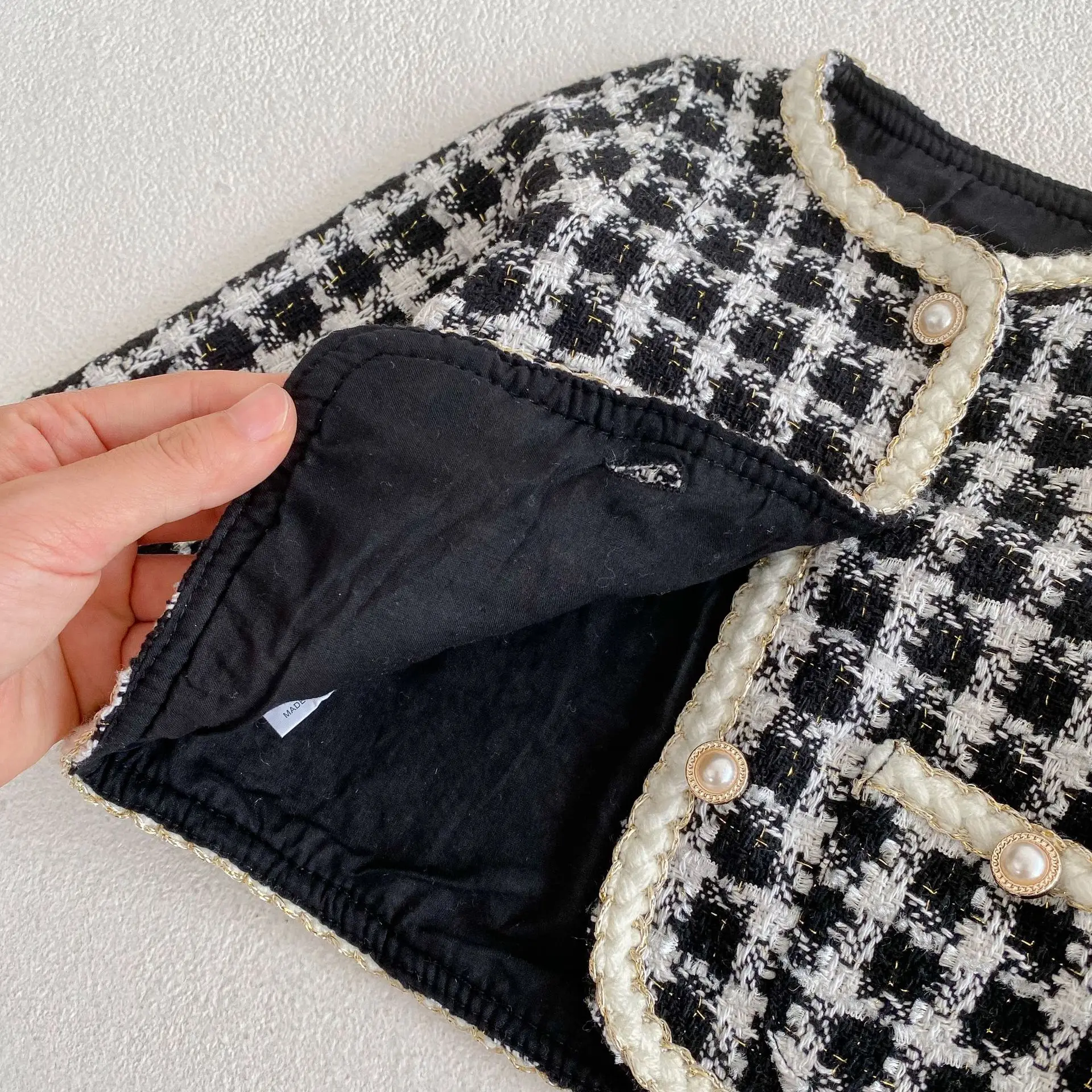 Spring and Autumn Two-Piece New Baby Girl Black Checkered Long-Sleeved Shirt with Open Top Jacket and Shorts