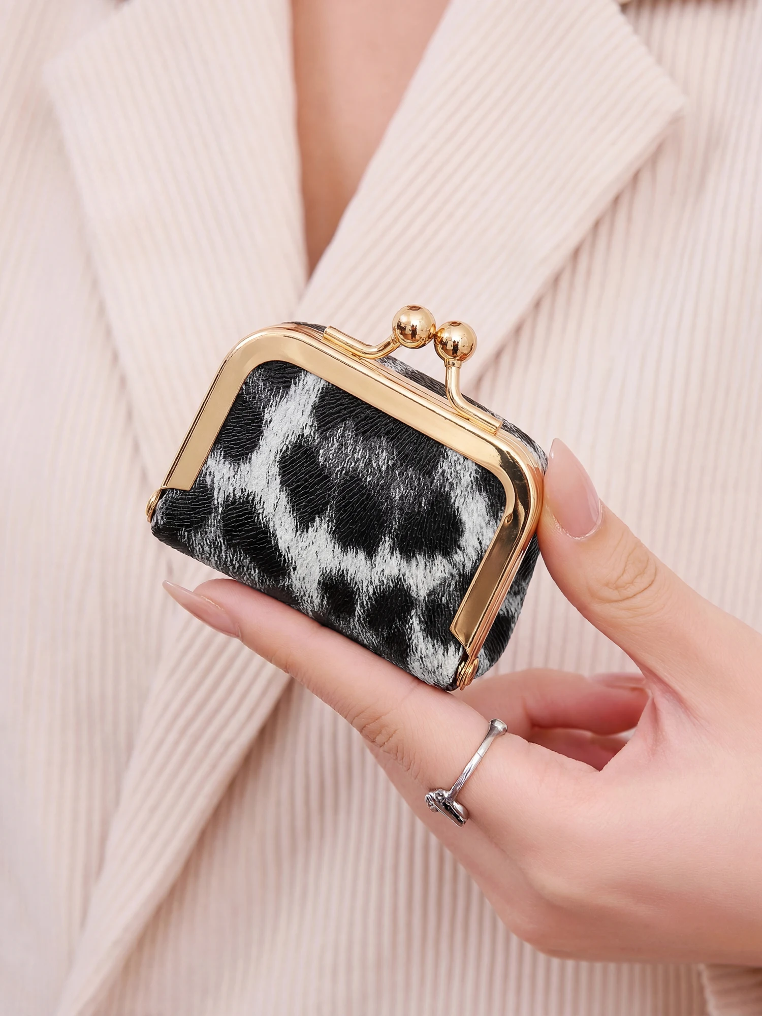 New Mini Women's Solid Color PU Leather Jewelry Box Can Store Rings Necklaces Earrings Portable Coin Purse With Kiss Clasp