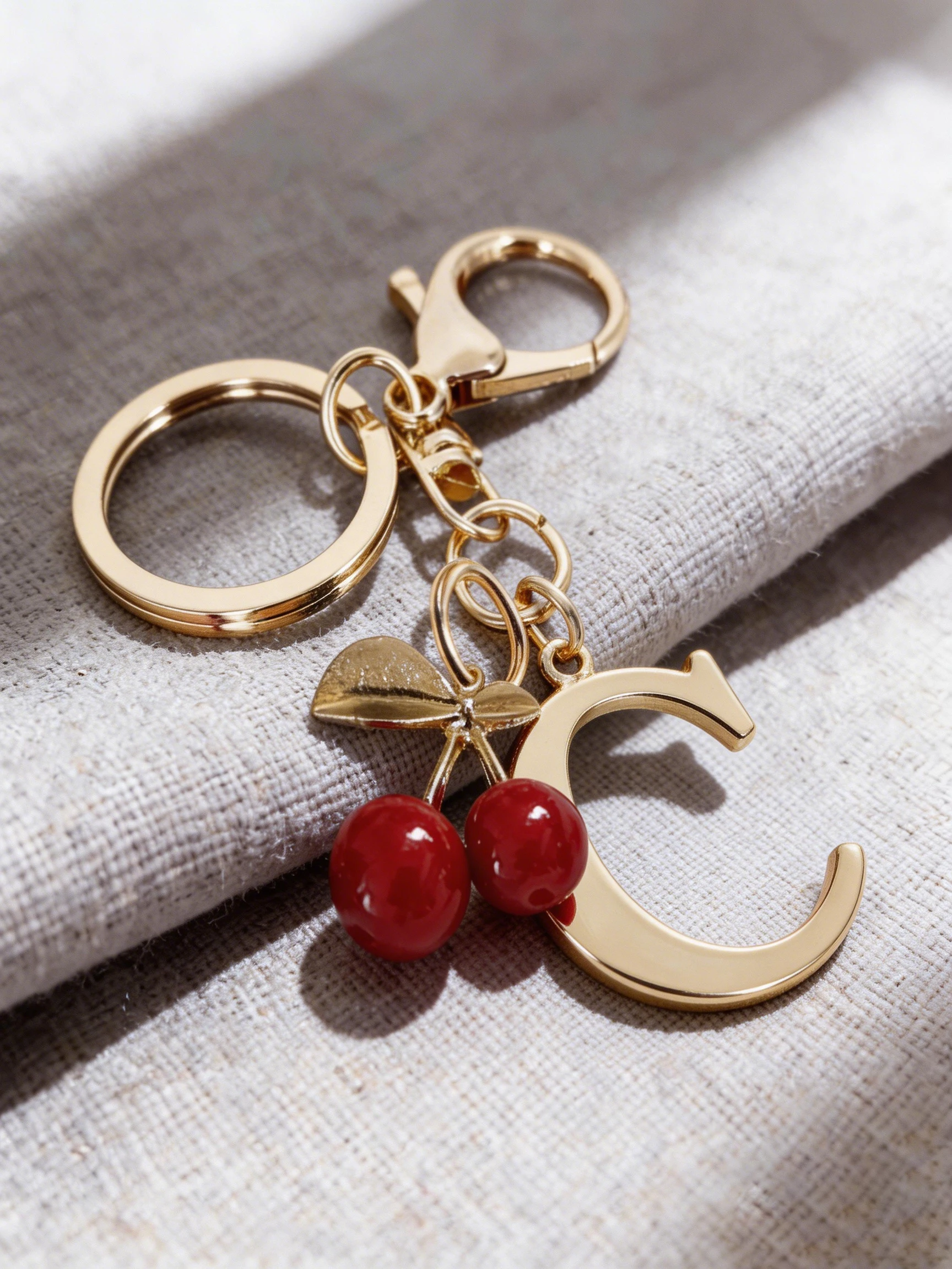 Premium Gold Elegant Letter Keychain, A-Z Alphabet 3D Pendant, Red Heart Accessory, Fashionable Silver Key Chain Ring, Bag/Backp