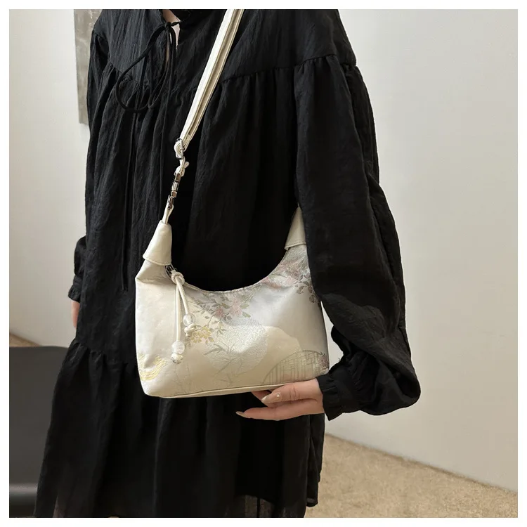 Designer Luxury Bags Woman Sweet Embroidery Shoulder Bag Nylon Texture Pearl Pendant Crossbody Handbag Bucket Handbag Women Girl