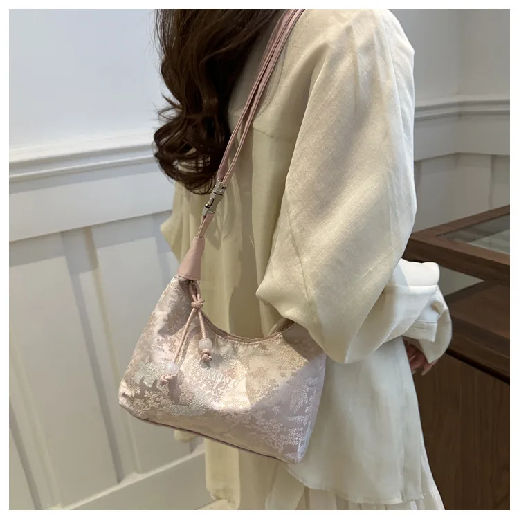 Designer Luxury Bags Woman Sweet Embroidery Shoulder Bag Nylon Texture Pearl Pendant Crossbody Handbag Bucket Handbag Women Girl