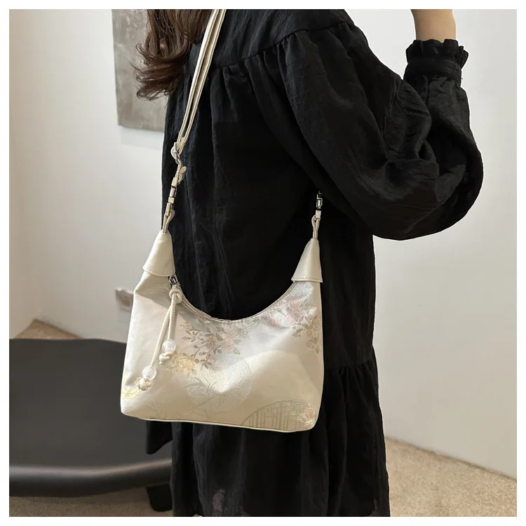 Designer Luxury Bags Woman Sweet Embroidery Shoulder Bag Nylon Texture Pearl Pendant Crossbody Handbag Bucket Handbag Women Girl