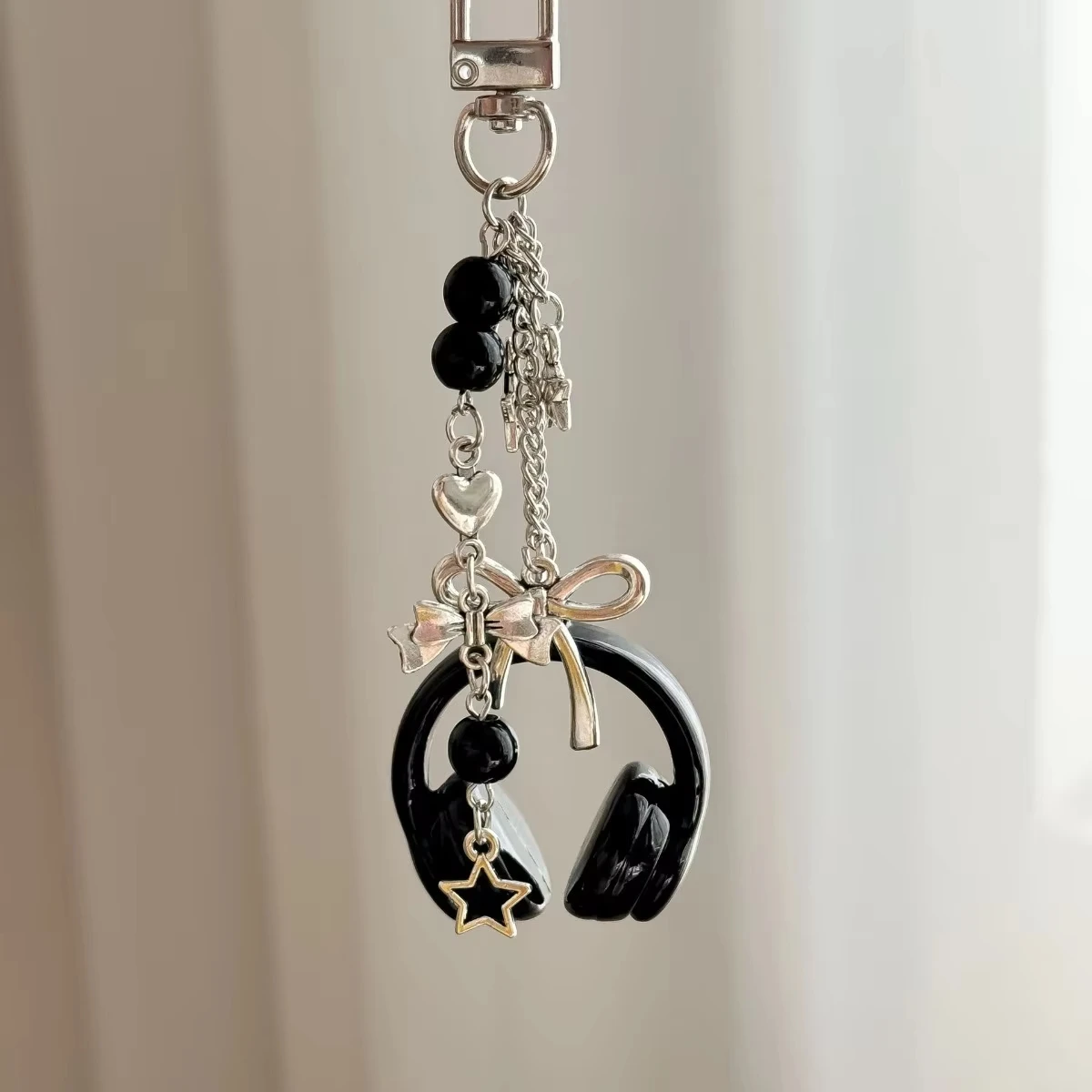 Y2k Gothic Headphone Keychain Silver Metal Star Bow Beaded Tassel Charm Trendy Aesthetic Bag Pendant For Teen Girls Best Friend