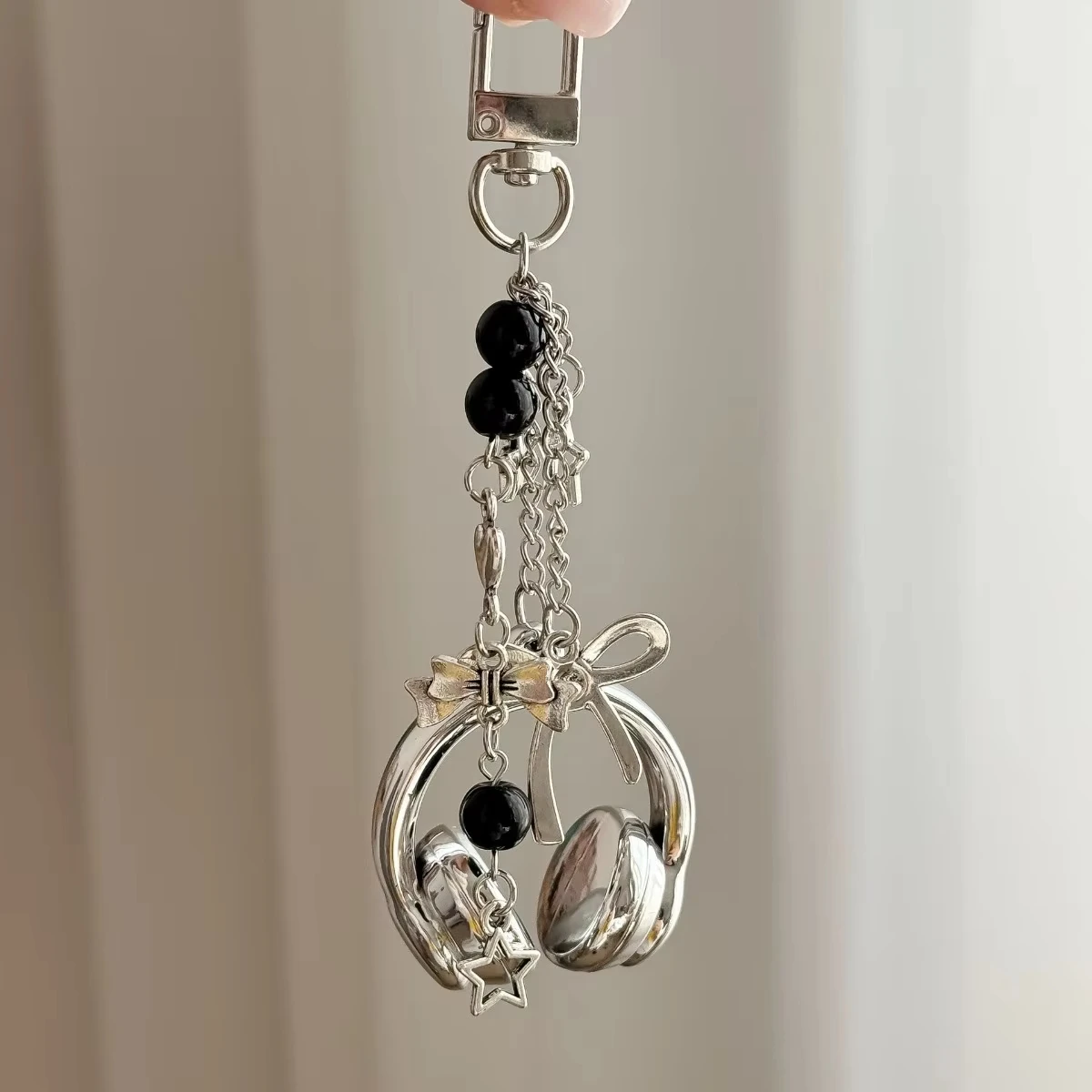 Y2k Gothic Headphone Keychain Silver Metal Star Bow Beaded Tassel Charm Trendy Aesthetic Bag Pendant For Teen Girls Best Friend