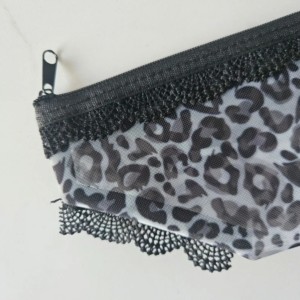 New Briefs Shape Cosmetic Bag Mesh Lace Heart Makeup Storage Pouch Y2K Transparent Toiletry Bag Storage for Travel