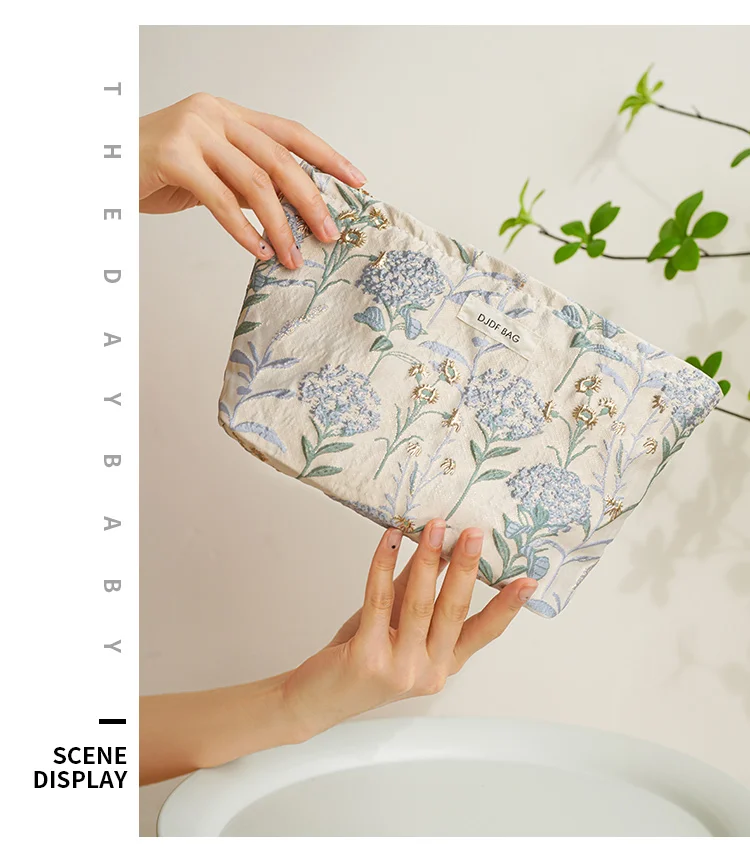 Blue Bouquet Women Makeup Bag, Large Capacity Canvas Toiletry Bag-for Sanitary Napkin & Makeup Supplies Storage,Travel Organizer