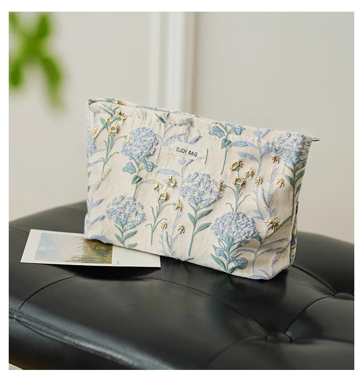 Blue Bouquet Women Makeup Bag, Large Capacity Canvas Toiletry Bag-for Sanitary Napkin & Makeup Supplies Storage,Travel Organizer
