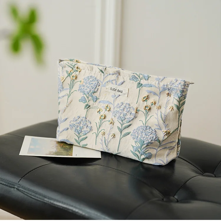 Blue Bouquet Women Makeup Bag, Large Capacity Canvas Toiletry Bag-for Sanitary Napkin & Makeup Supplies Storage,Travel Organizer