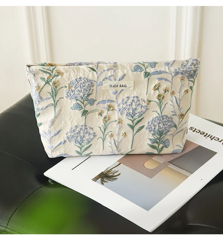 Blue Bouquet Women Makeup Bag, Large Capacity Canvas Toiletry Bag-for Sanitary Napkin & Makeup Supplies Storage,Travel Organizer