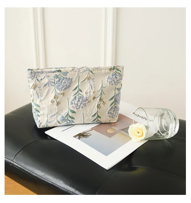 Blue Bouquet Women Makeup Bag, Large Capacity Canvas Toiletry Bag-for Sanitary Napkin & Makeup Supplies Storage,Travel Organizer