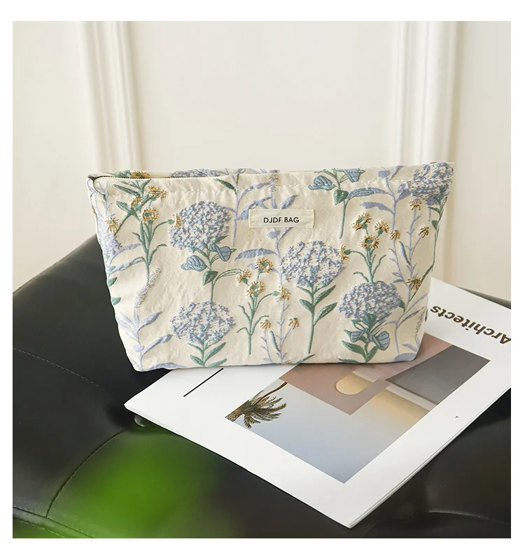 Blue Bouquet Women Makeup Bag, Large Capacity Canvas Toiletry Bag-for Sanitary Napkin & Makeup Supplies Storage,Travel Organizer