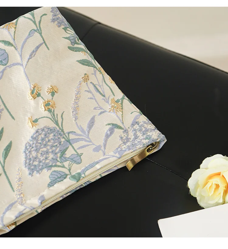 Blue Bouquet Women Makeup Bag, Large Capacity Canvas Toiletry Bag-for Sanitary Napkin & Makeup Supplies Storage,Travel Organizer