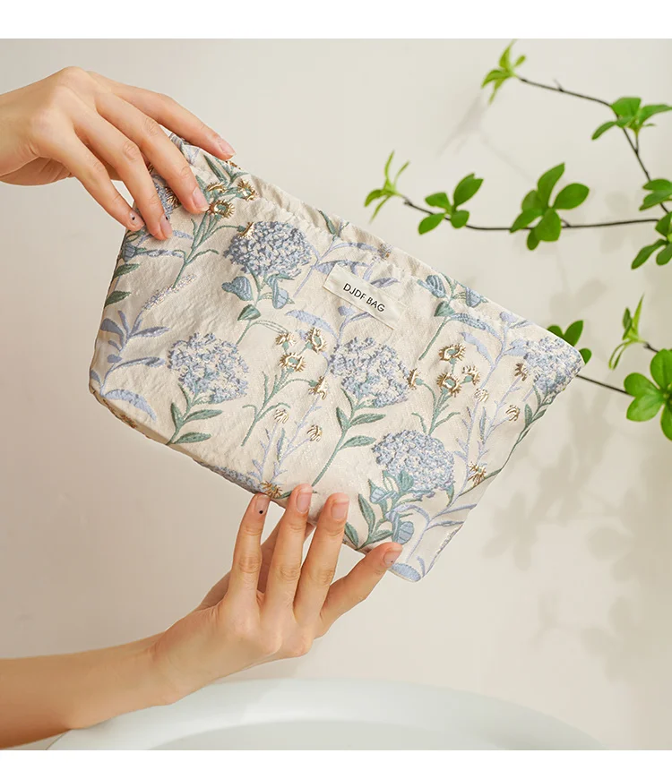 Blue Bouquet Women Makeup Bag, Large Capacity Canvas Toiletry Bag-for Sanitary Napkin & Makeup Supplies Storage,Travel Organizer