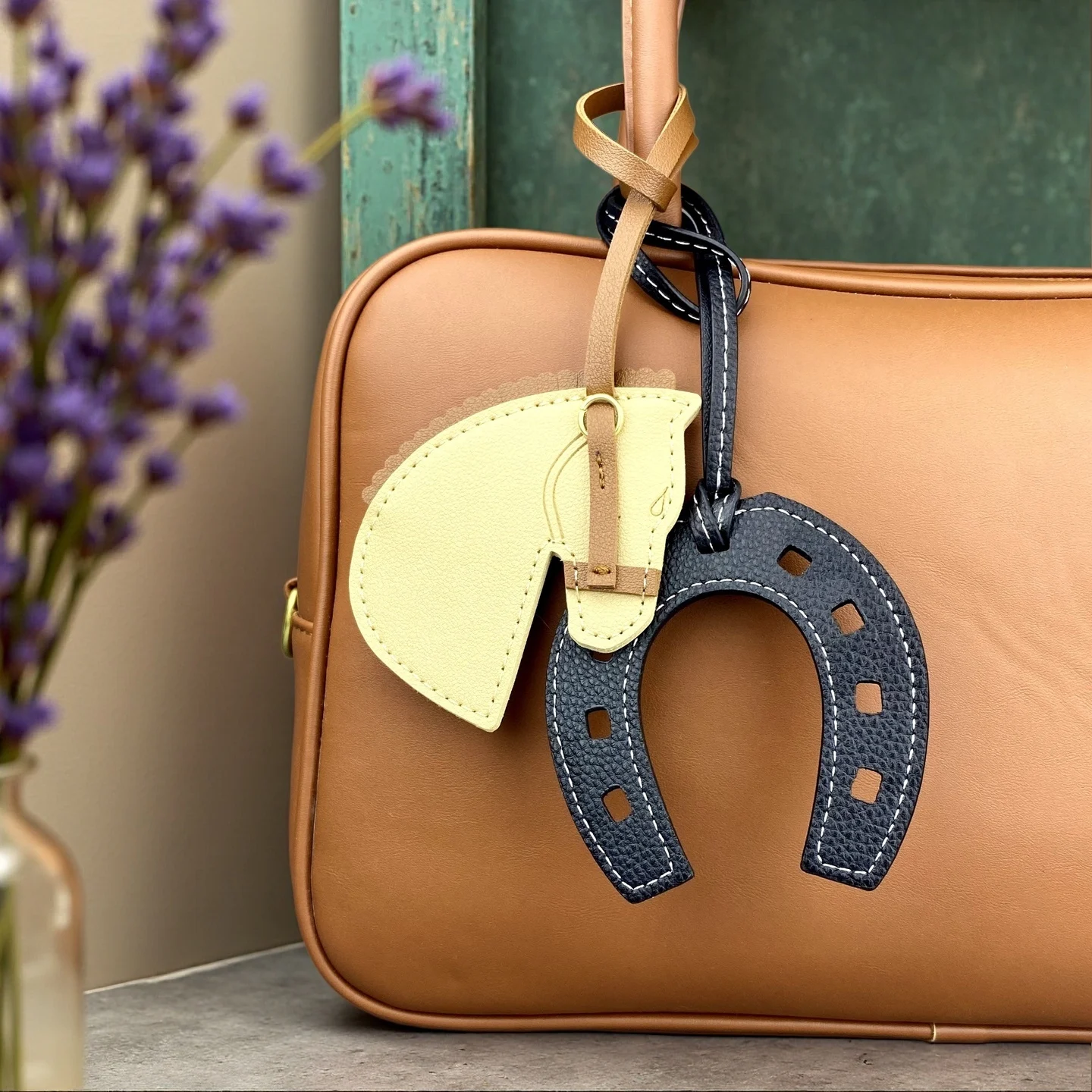 Horse Head Horseshoe Bag Charm, Equestrian Purse Accessory Gift, Handmade PU Leather Pony Ornament for Bags, Vintage Horse Gifts