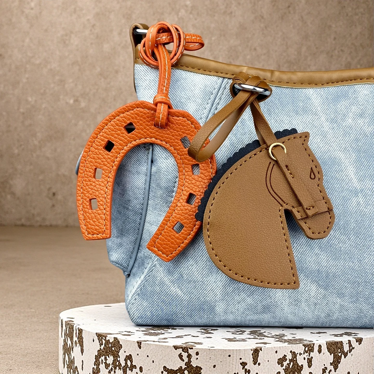 Horse Head Horseshoe Bag Charm, Equestrian Purse Accessory Gift, Handmade PU Leather Pony Ornament for Bags, Vintage Horse Gifts