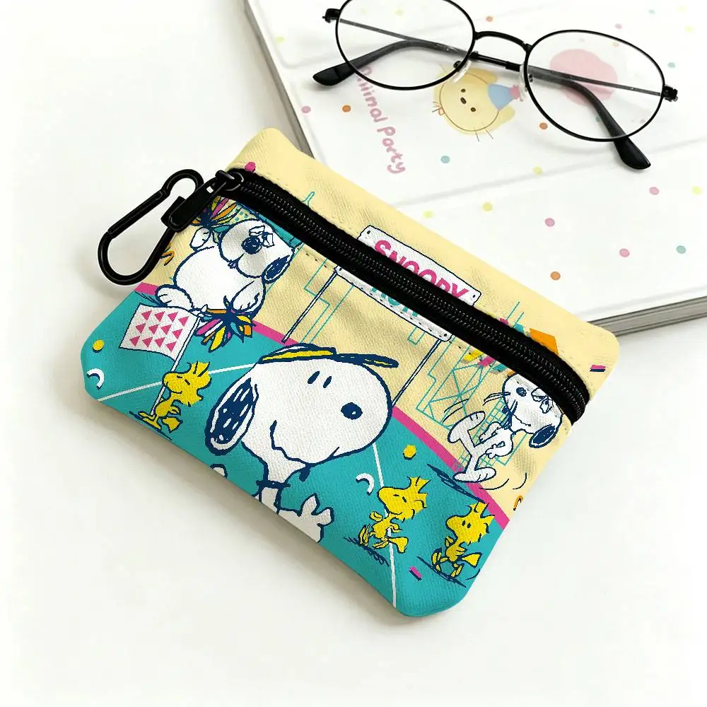 Cartoon Snoopy Lightweight Oxford Fabric Coin Purse With Black Carabiner Hook Mini Card Holder Earphone Storage Pouch
