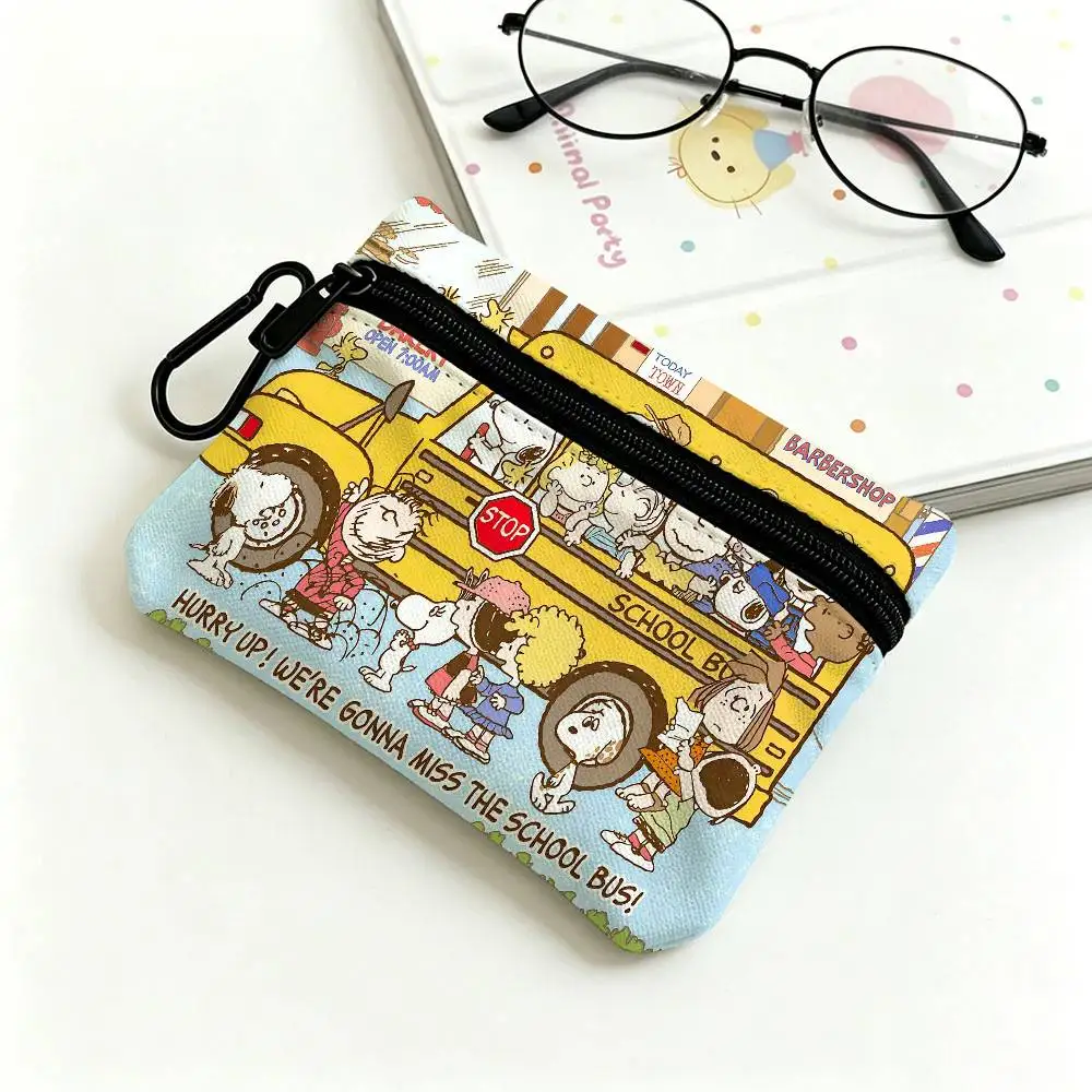Cartoon Snoopy Lightweight Oxford Fabric Coin Purse With Black Carabiner Hook Mini Card Holder Earphone Storage Pouch