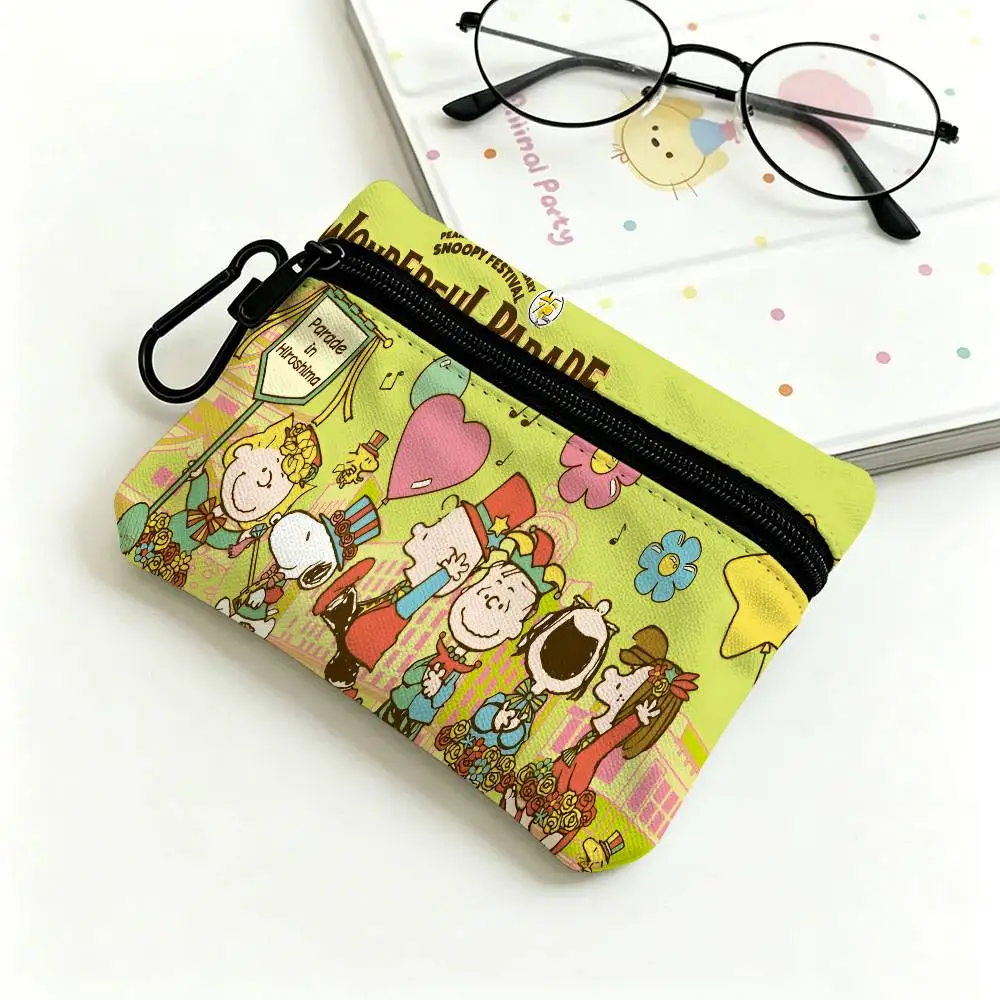 Cartoon Snoopy Lightweight Oxford Fabric Coin Purse With Black Carabiner Hook Mini Card Holder Earphone Storage Pouch