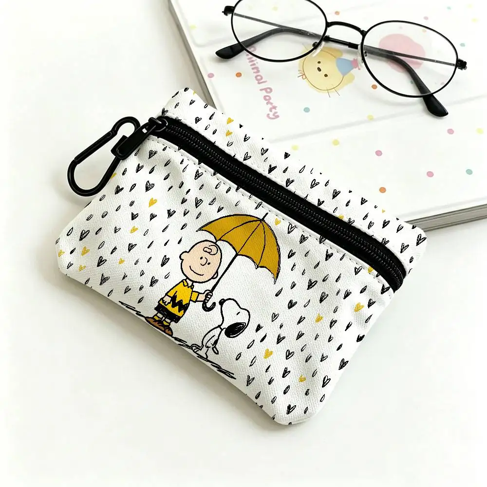 Cartoon Snoopy Lightweight Oxford Fabric Coin Purse With Black Carabiner Hook Mini Card Holder Earphone Storage Pouch