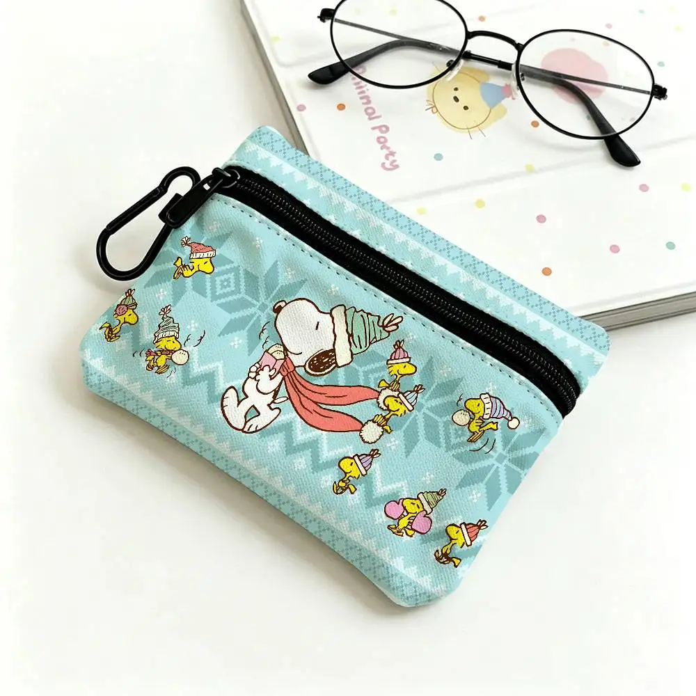 Cartoon Snoopy Lightweight Oxford Fabric Coin Purse With Black Carabiner Hook Mini Card Holder Earphone Storage Pouch