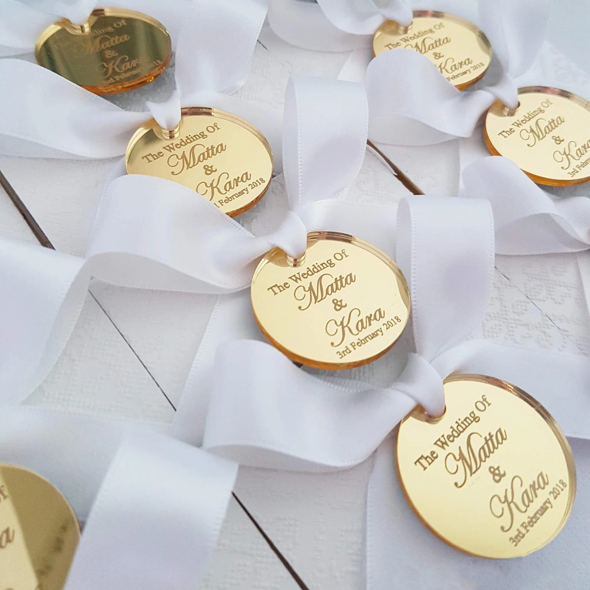 50pcs Personalized Name Shower Baby Baptism Tag Engraved Acrylic Round Circle Wedding Table Party Decoration Custome Gift Favors