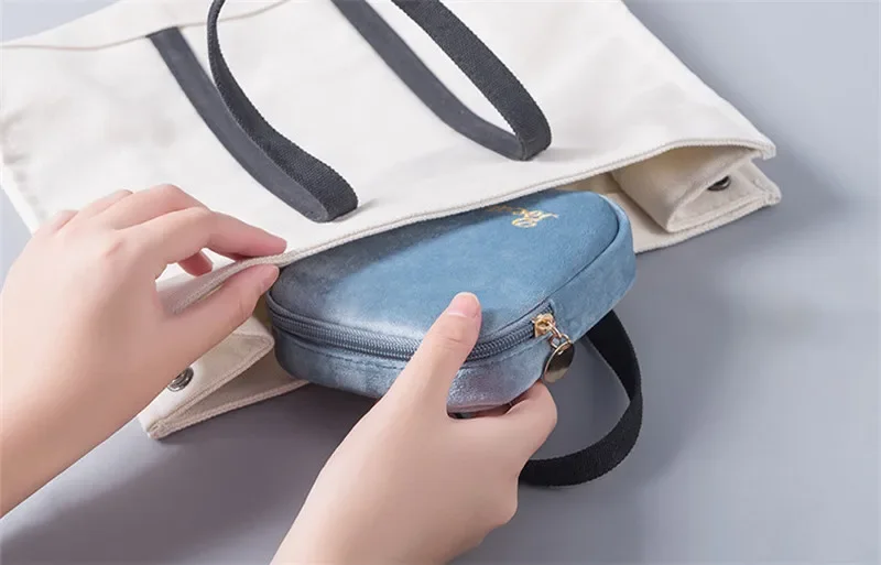 Women's Cosmetic Bag Zipper Velvet Letter Embroidery Solid Make Up Pouch for Cosmetics Toiletry Case Female Make Up Bags