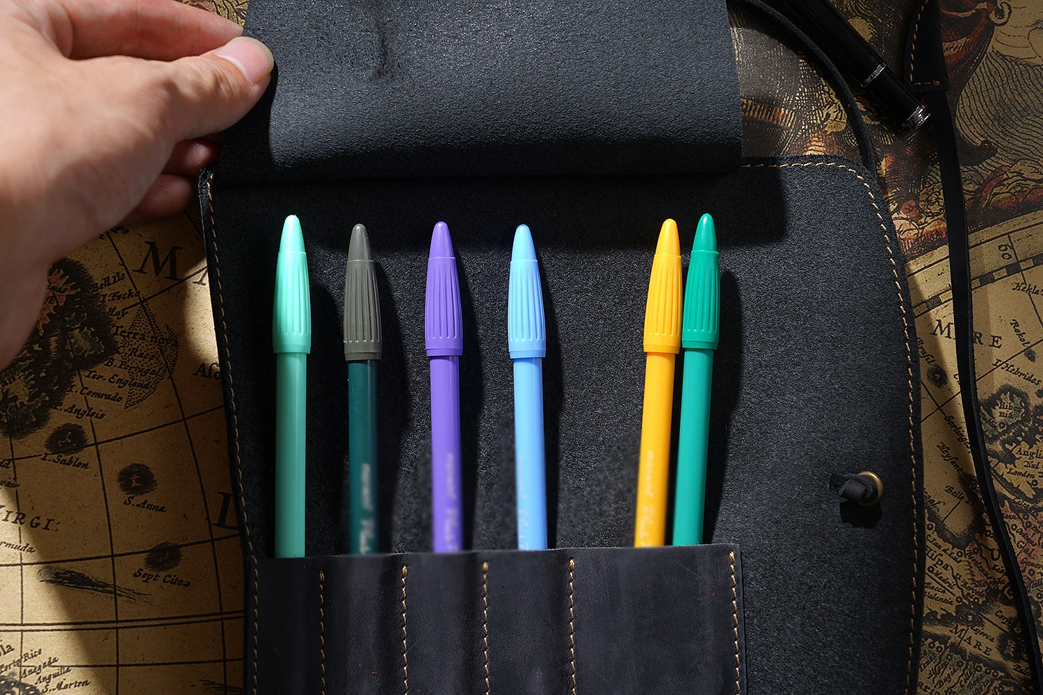 Retro Leather Pen Curtain Simple Pencil Case Roll Up Pen Curtain Makeup Brush Pouch Stationery Storage Bag School Office