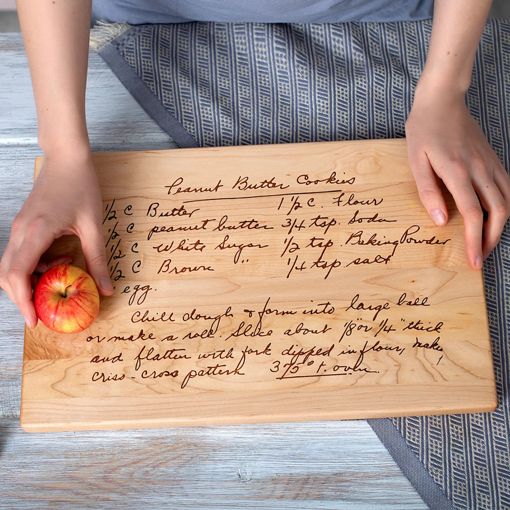 Personalized Wooden Cutting Board Engraved Housewarming Kitchen Gift Father's Day Best Dad Present Wedding Keepsake for Couple